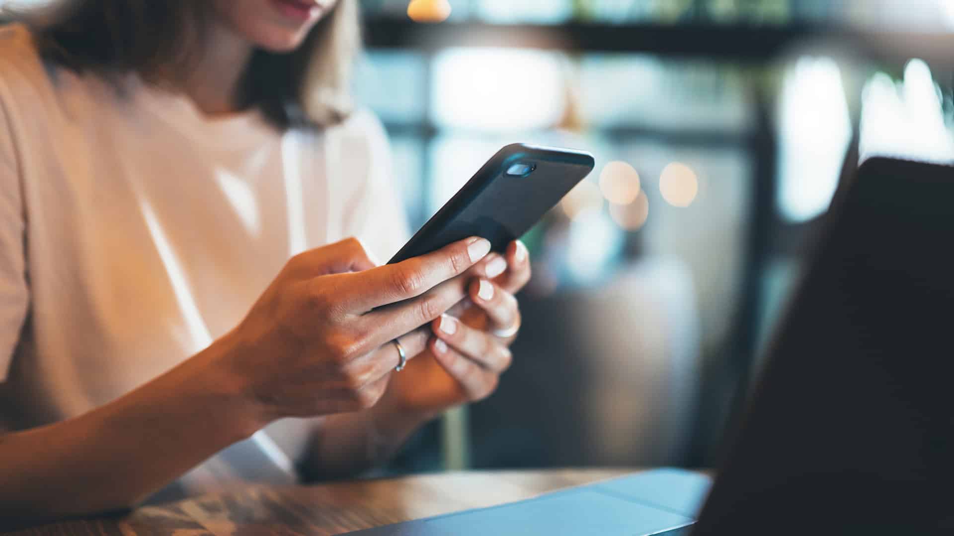 Woman holding her smartphone